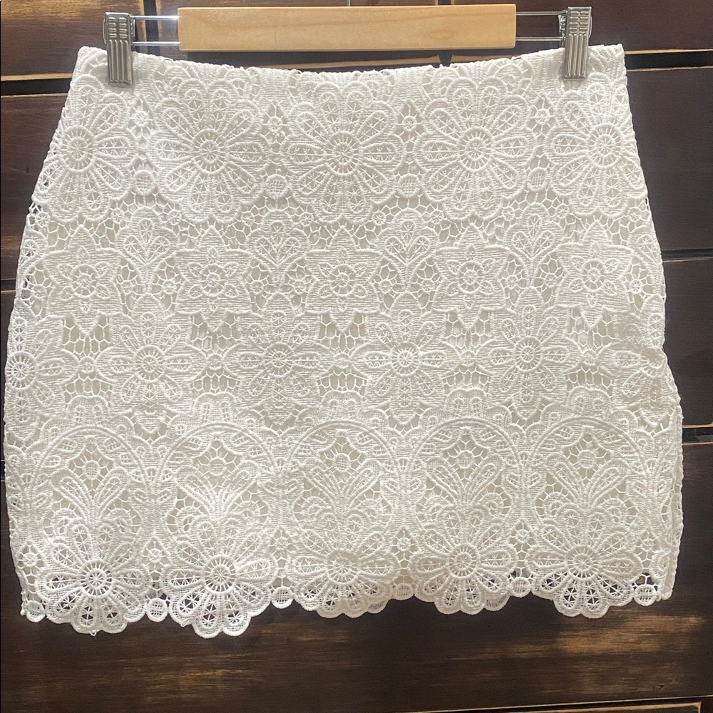 Abercrombie & Fitch Cream Lace Mini Skirt/ shorts underneath/ Size Medium
